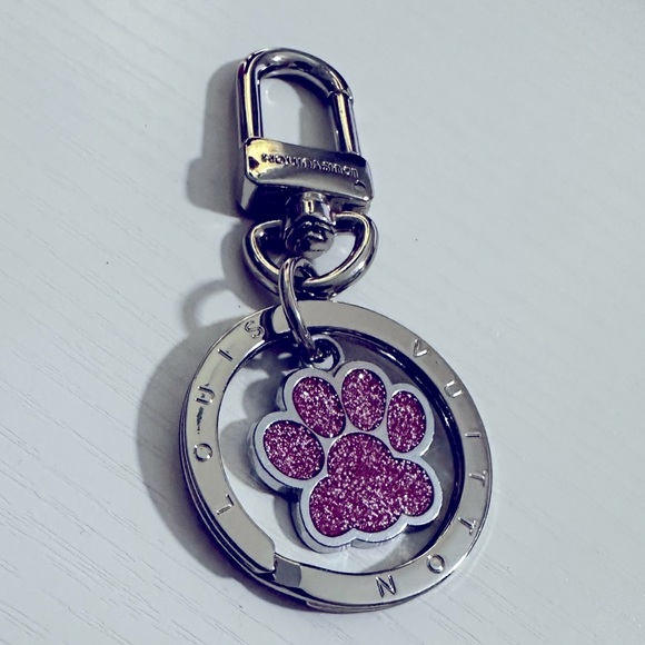 Louis Vuitton Silver Key Ring Porte cles - added dog paw pink and silver - Picture 12 of 12